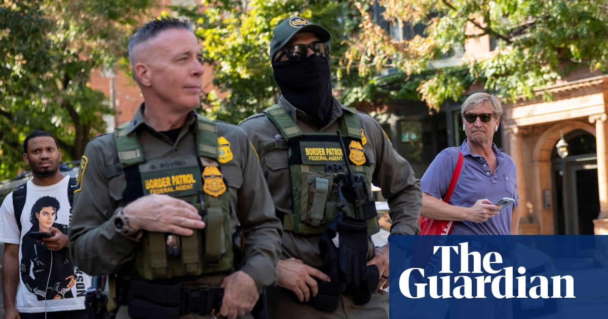 Escalating Tensions in Broadview: Federal Agents Face Scrutiny Over Force Against Protesters and Journalists