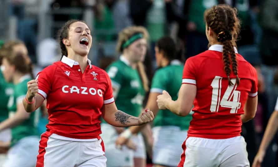 Wales bangkit dari ketinggalan untuk mengalahkan Irlandia 27-19 di Cardiff.