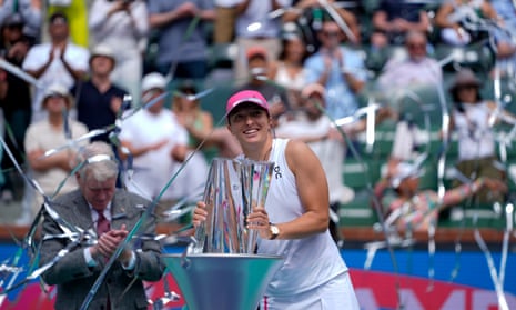 Iga Swiatek holds the trophy after defeating Maria Sakkari to win the Indian Wells title.