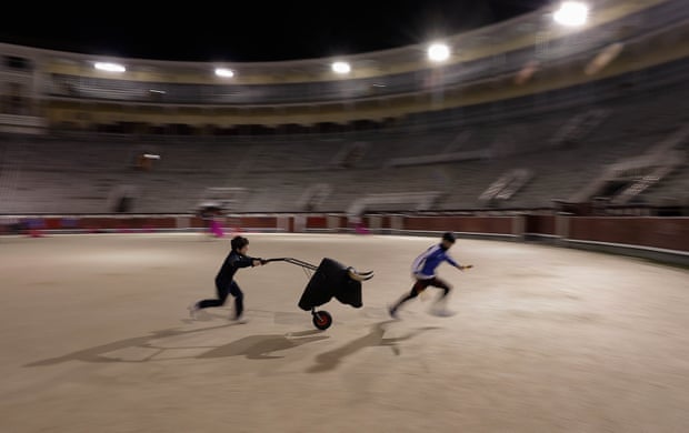 Los niños toman clase de toreo en la plaza de toros de Las Ventas en Madrid en 2021