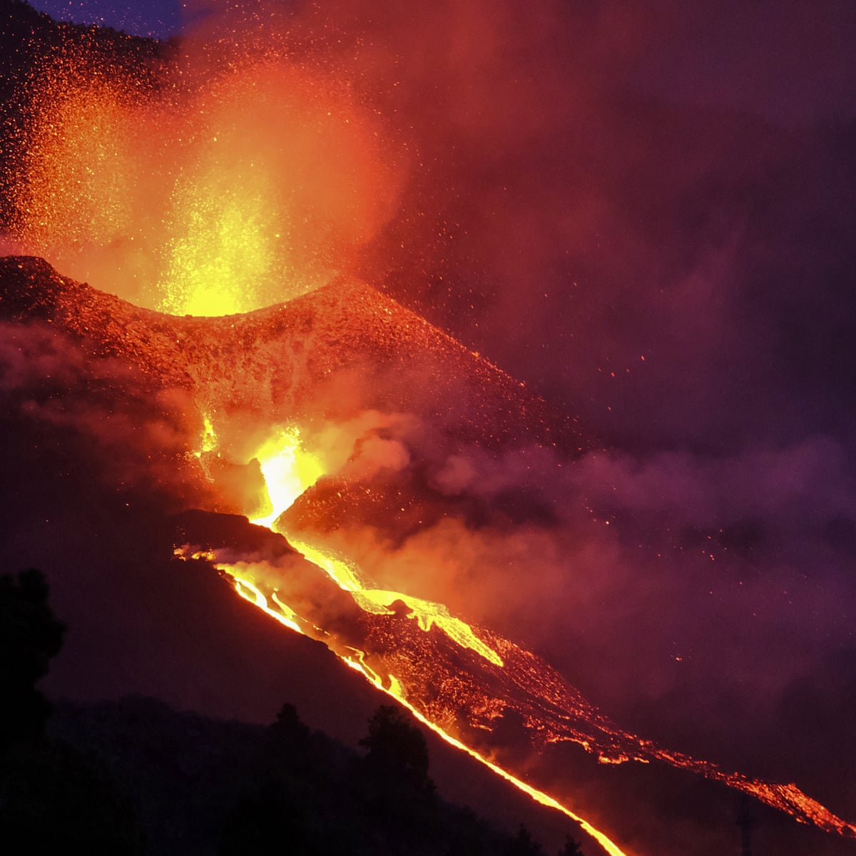 Canary Islands Volcano Much More Aggressive As New Fissures Erupt Spain The Guardian Canary Islands Volcano Much More Aggressive As New Fissures Erupt Spain The Guardian