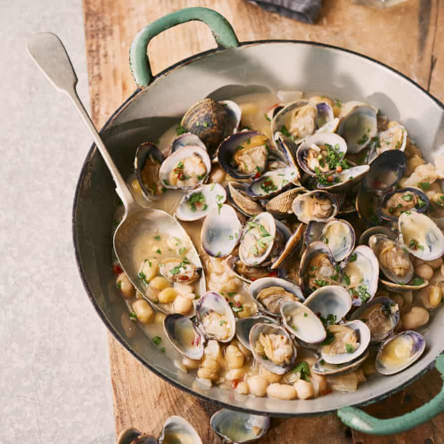 Haricot beans with clams.