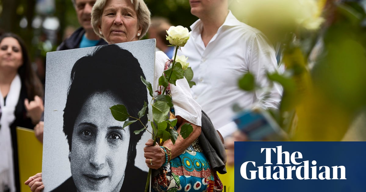 Award-winning Iranian human rights lawyer arrested in Tehran, says her daughter