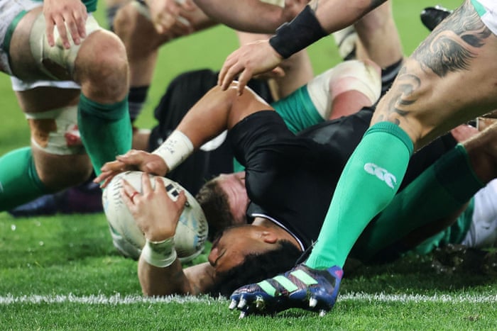 Ardie Savea crosses the line to score.