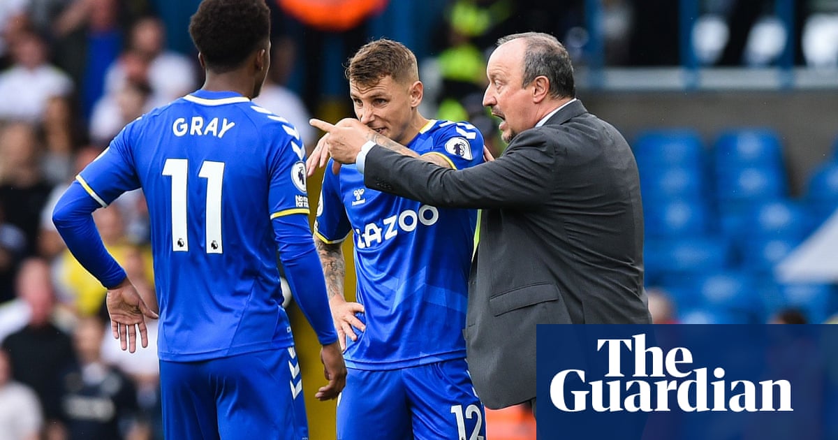 Rafael Benítez says financial fair play ‘killed’ Everton in transfer window