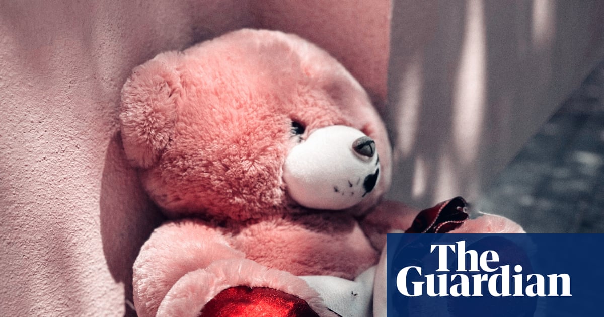 The bear feels comfortable and uncomfortable. It's a bittersweet moment': Inigo Jerez Quintana's best phone picture