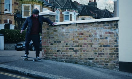 W reklamie debiutantki znajdzie się ścieżka dźwiękowa do utworu All the Little Things, coveru piosenki Blink 182 amerykańskiego piosenkarza Mike'a Geyera.