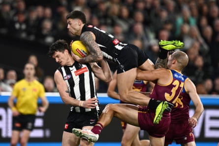 Jamie Elliott takes a spectacular mark over Brandon Starcevich