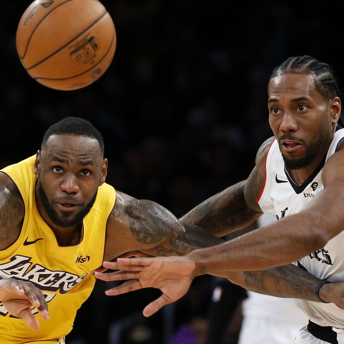 Lakers Lebron James Aggravates Groin Injury In Christmas Loss To La Clippers Nba The Guardian