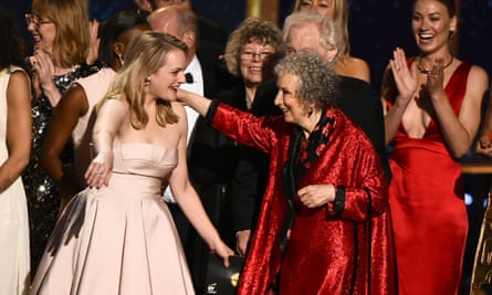 Moss and Atwood at the Emmy awards in 2017.