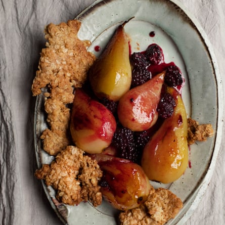 Baked pears, oat crumble.