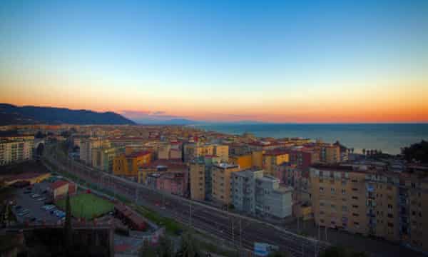 Salerno, pe linia Napoli-Palermo.
