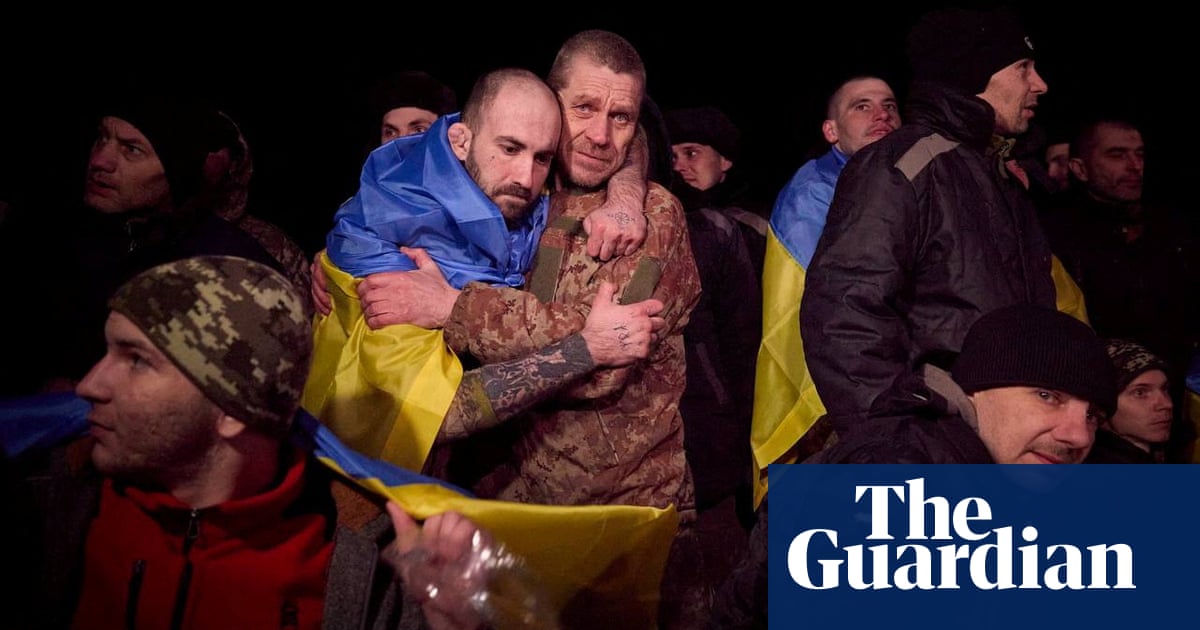 Двете страни освобождават повече от 200 войници при първа размяна