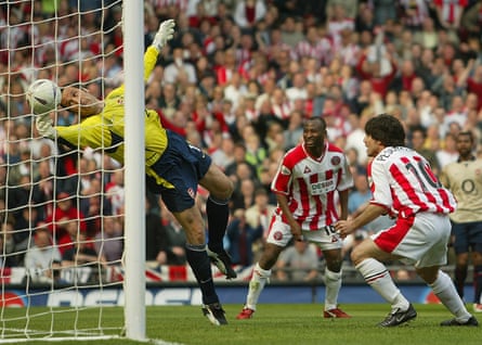 Arsenal goalkeeper David Seaman makes a wonder save in the 2003 FA Cup semi-final.