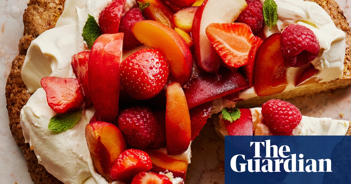 Helen Goh’s giant shortcake with summer fruits and vanilla cream – recipe | The sweet spot