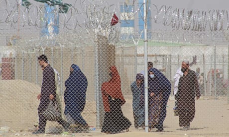 Afghans fleeing the Taliban enter Pakistan through the border crossing point in Chaman.