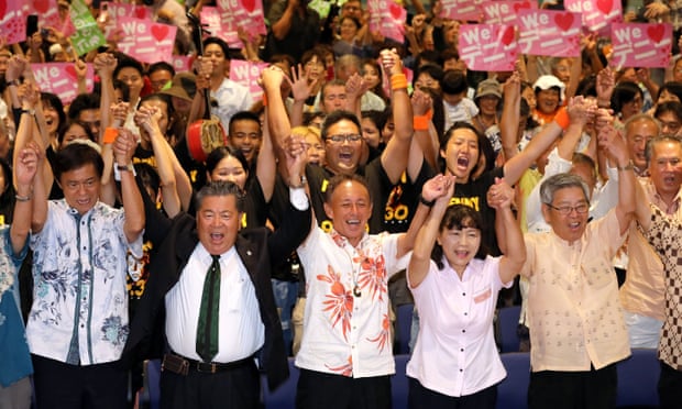 Denny Tamaki (C) celebrates with his supporters after winning the Okinawan gubernatorial elections