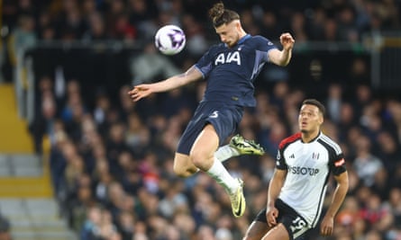 Radu Dragusin heads the ball against Fulham