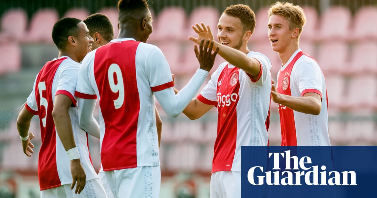 The Dutch model of developing young footballers: let them sink or swim