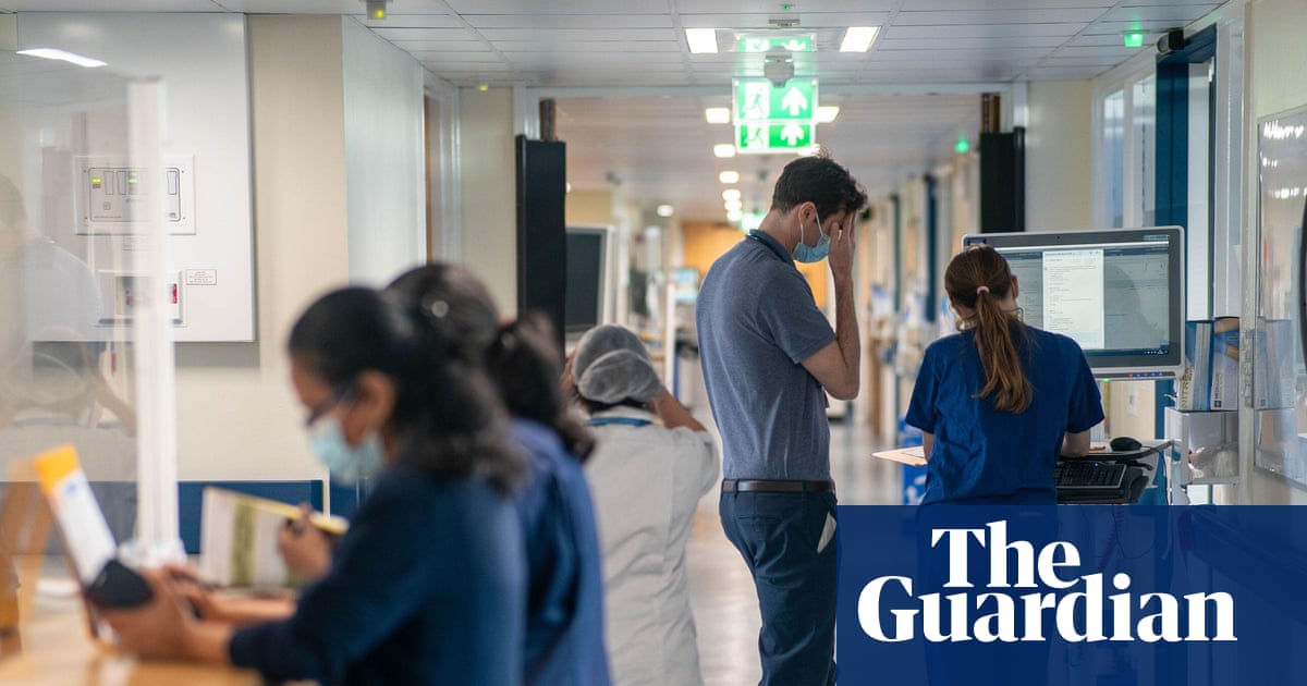Το NHS θα περιορίσει τα πολιτικά σύμβολα στις στολές μετά την αναφορά αντισημιτισμού
