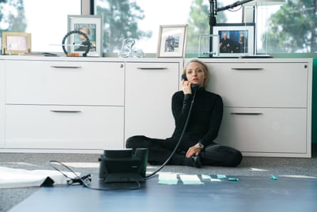 Amanda Seyfried como Elizabeth Holmes en The Dropout