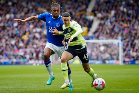 Everton v Manchester City: Premier League – live | Premier League 4 Phil Foden gets a cross away under pressure from Alex Iwobi.