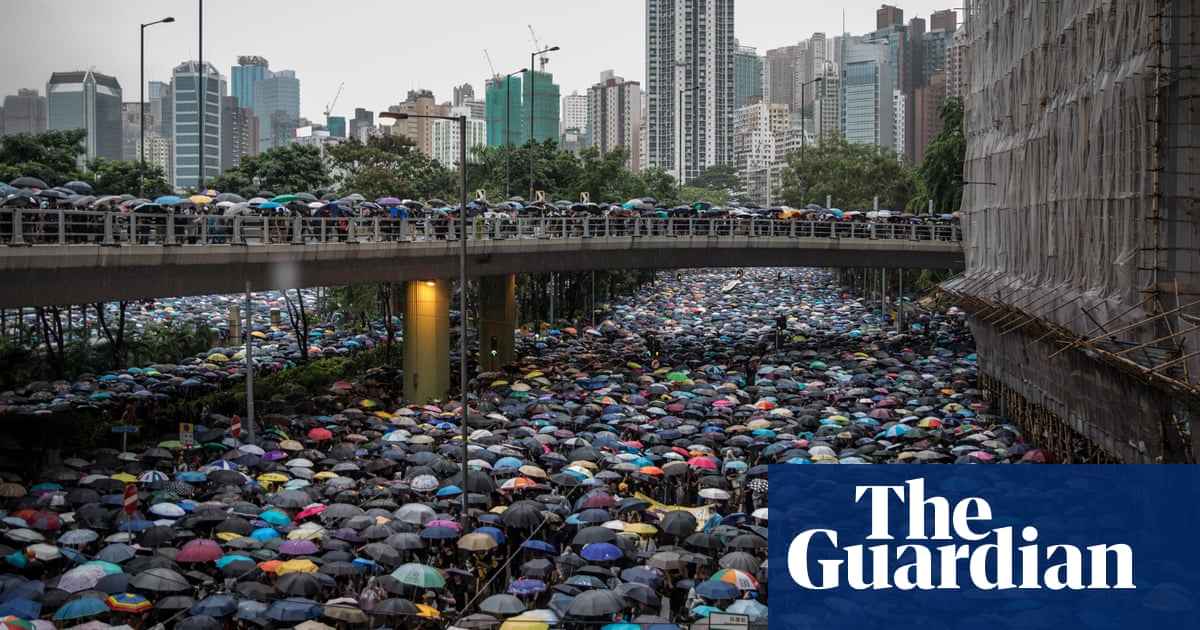 Hong Kong: hundreds of thousands join protest in pouring rain