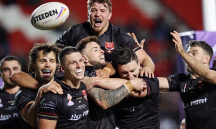 Kyle Evans célèbre un essai pour le Pays de Galles contre les Tonga