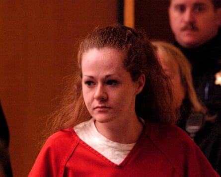 Christa Pike entering a courtroom in 2007
