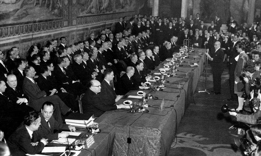 Representatives sign a treaty establishing the European Economic Community on 25 March1957.