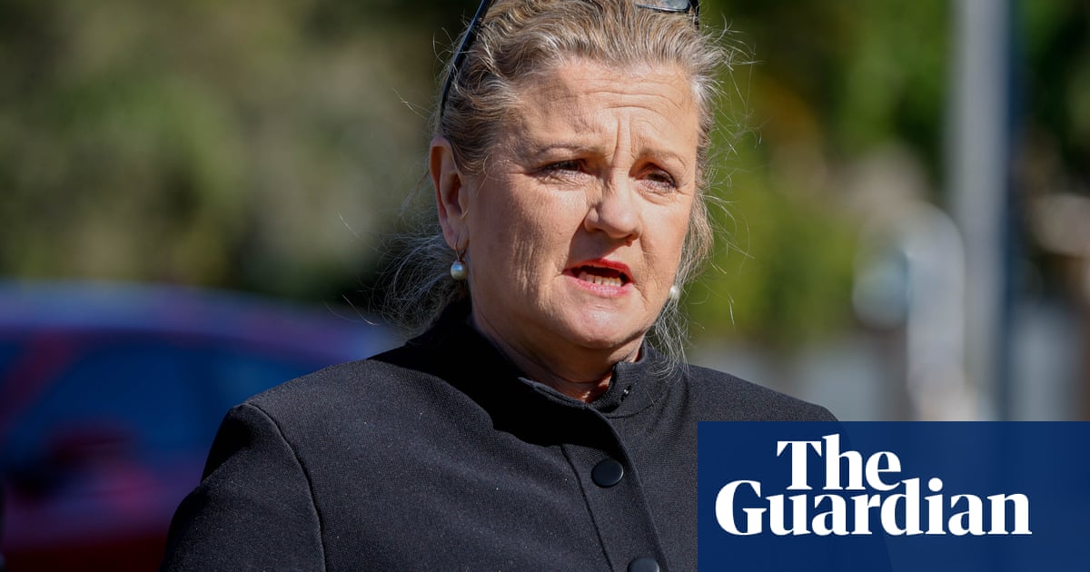 Mother of crash victim launches petition to sack drink-driving Queensland mayor