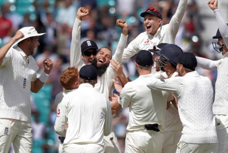 Moeen Ali celebrates with his team-mates after getting the final wicket of Morne Morkel and finishing the match with a hat-trick during the 5th day of the England v South Africa 3rd test match.