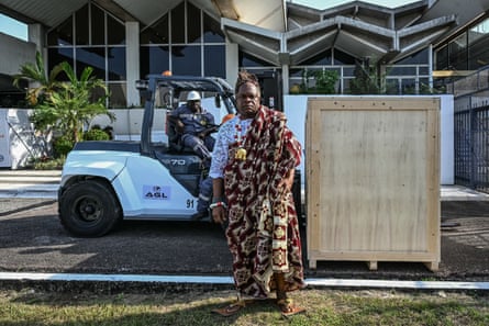 França devolve tambor falante sagrado saqueado da Costa do Marfim há mais de 100 anos