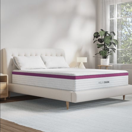 Una foto de producto de un colchón Helix Dusk