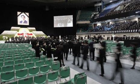 Mourners line up to pay their respects during the state funeral for Japan's former prime minister Shinzo Abe in the Nippon Budokan in Tokyo