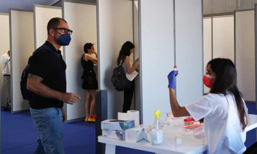Duro pero un triunfo logístico ... Covid prueba para entrar al festival.