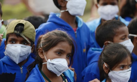 Indian children wearing air pollution masks in New Delhi on 14 November 2017