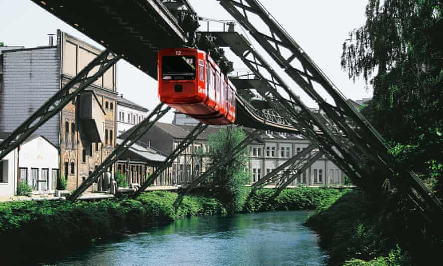 pic Wuppertal Suspension Railway Elephant world s oldest electric suspension