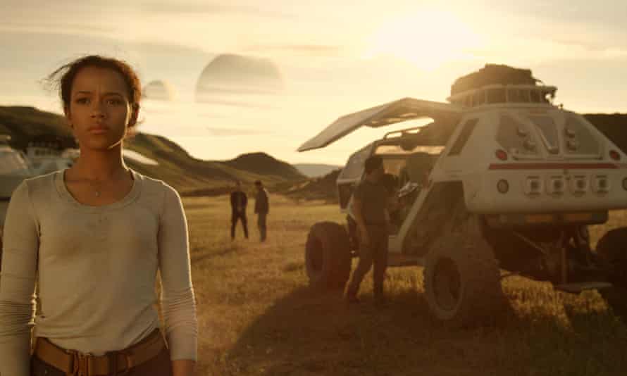 Lost In Space Review Netflix S Sci Fi Reboot Takes A Small Step Into The Future Science Fiction Tv The Guardian Lost In Space Review 2022