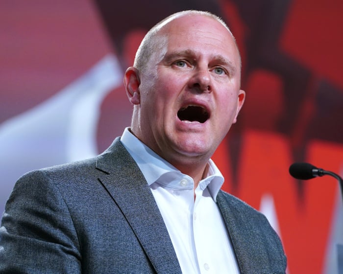 Labour must do more to tackle populist right as party’s support leaks to Reform, say unions