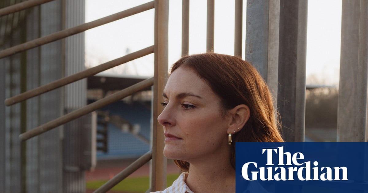 Rebecca Perry wins Waterstones debut fiction prize for ‘delicious and dream-like’ novel