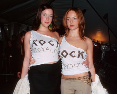 Stella McCartney and Liv Tyler in 1999 wearing Hanes to the Met Gala