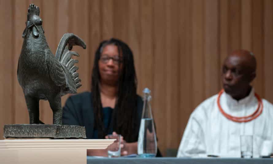 Alleyne with Prince Aghatise Erediauwa during a ceremony at Jesus College to return the looted Benin bronze to Nigeria.