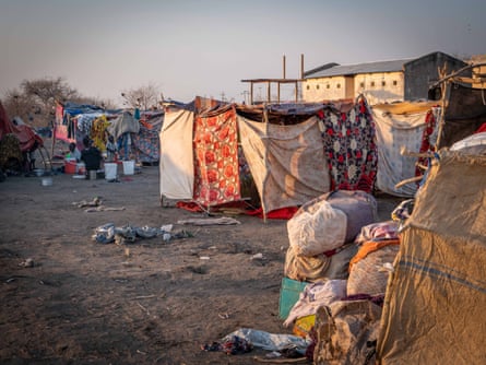 El centro de tránsito establecido por organizaciones humanitarias en la ciudad de Renk en el campus abandonado de la Universidad del Alto Nilo para alojar a los sudaneses del sur más vulnerables que regresan de Sudán.