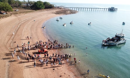 The ‘mud crab’ project team at Darwin harbour.