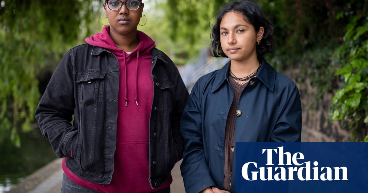 Why did 30 Met officers kick the door down at a teenage tea and biscuits meeting in a Quaker house?