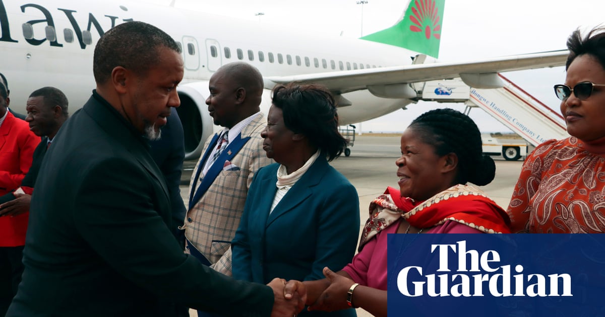 Malawi-Soldaten durchsuchen Bergwälder, nachdem das Flugzeug mit dem ...