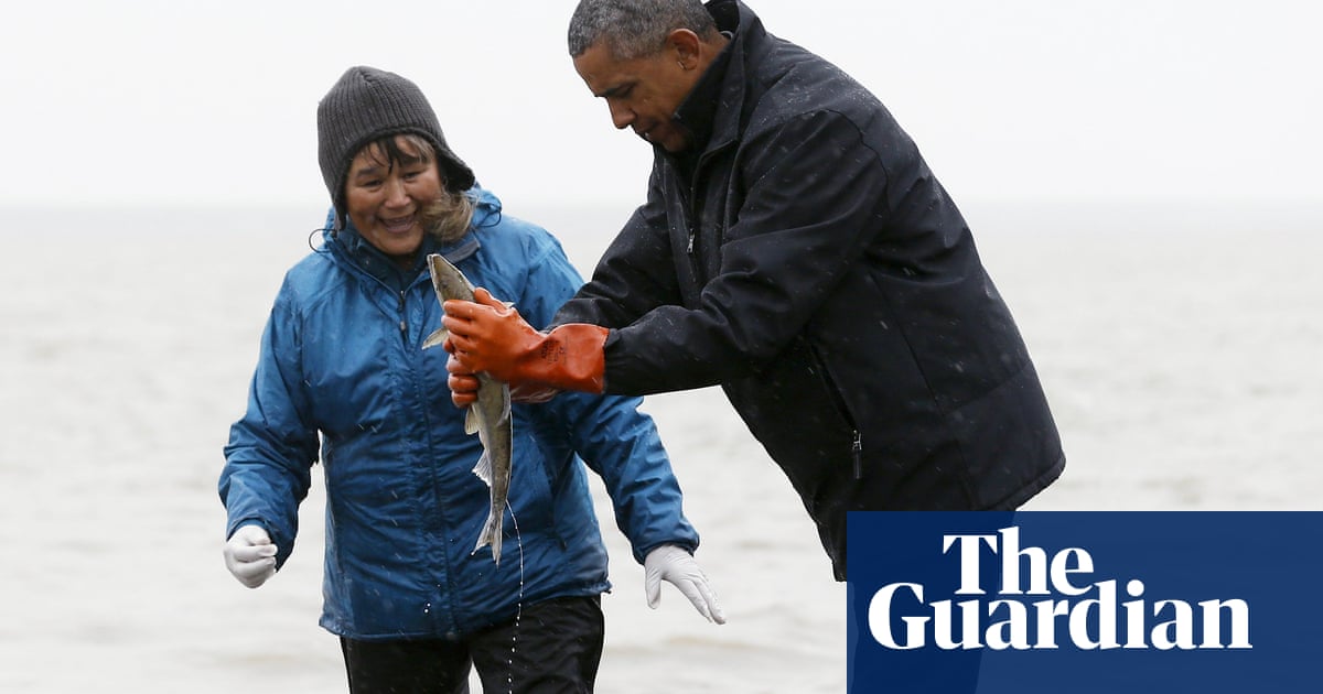 Obama’s fish photo-op gets messy: ‘Something's got on my shoes ...