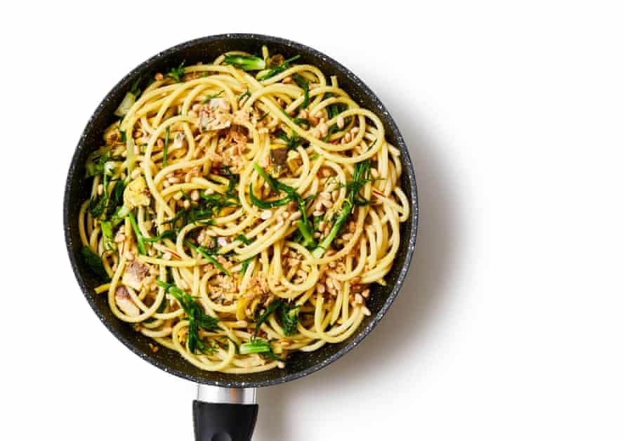 Felicity Cloake’s perfect pasta con le sarde 5a. Toss everything through the pasta.