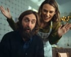 Keira Knightley Brillante nel Nuovo Spot Natalizio di Waitrose: Un Mini Film Romantico di Classe